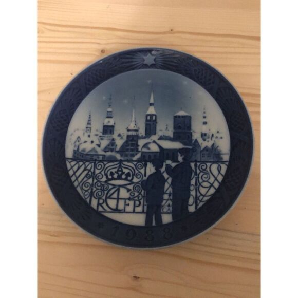Royal Copenhagen Other - Royal Copenhagen Christmas plate, 1988 Christmas Eve in Copenhagen‎ EUC